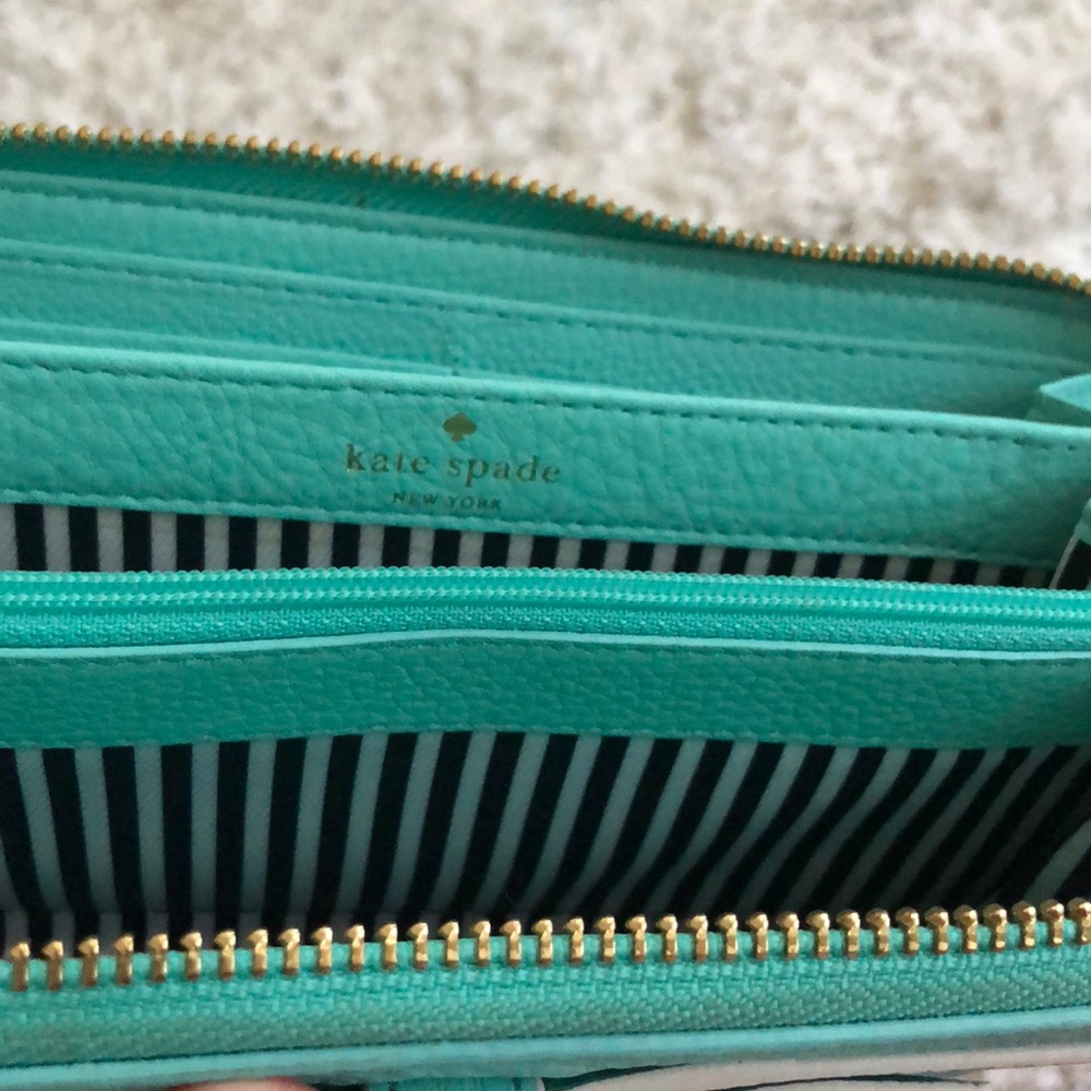 Kate Spade wallet - Picture 4 of 4